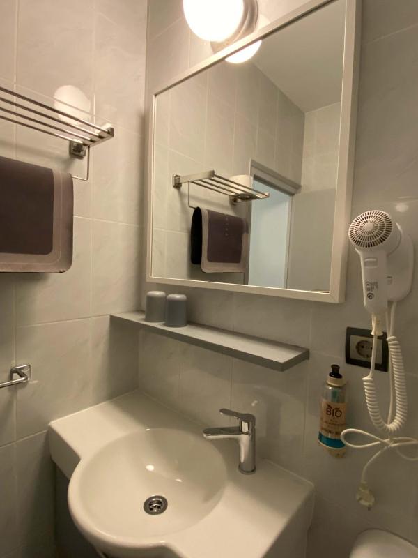 Economy Double or Twin Room image 4