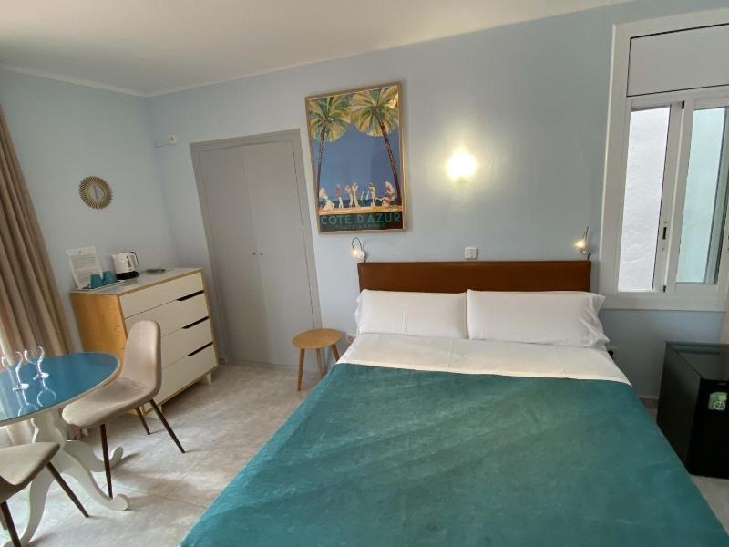 Double Room with Terrace image 3