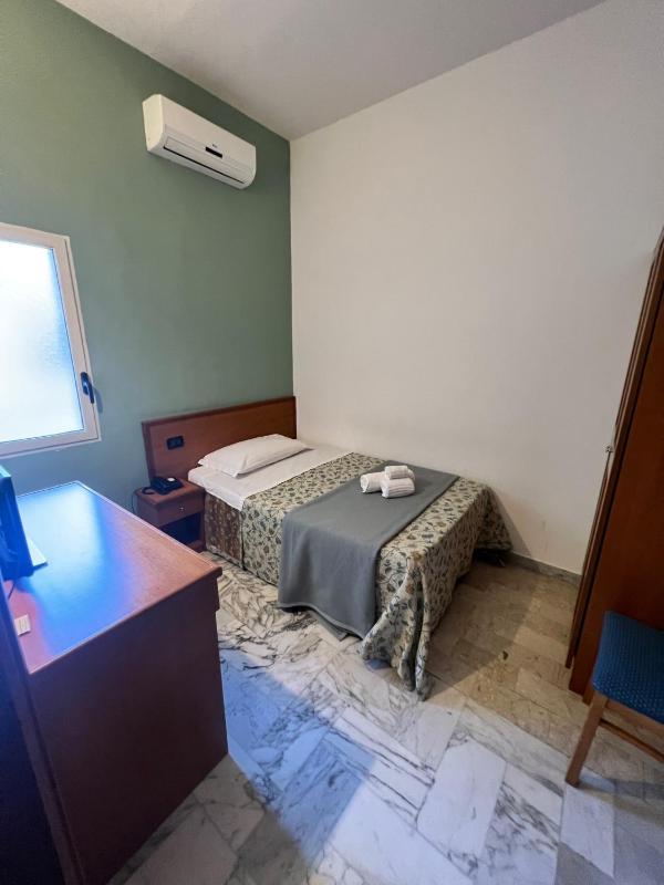 Single Room image 1
