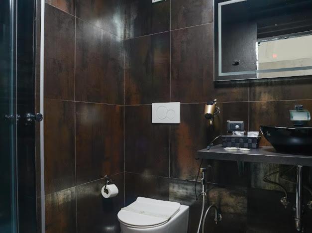 One-Bedroom Apartment image 4