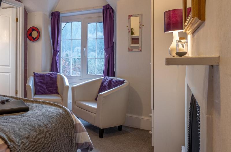 Small Double Room image 3