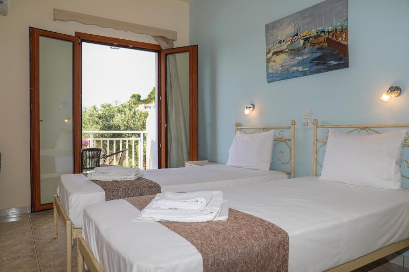 Standard Double Room image 4