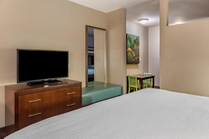 King Suite with Bunk Bed and Living Area image 2