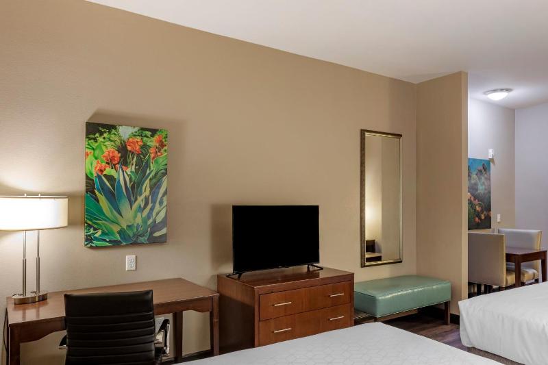 Suite with Two Beds - Non-Smoking image 2