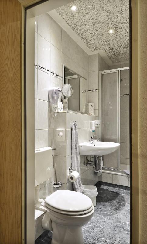 Double Room image 3