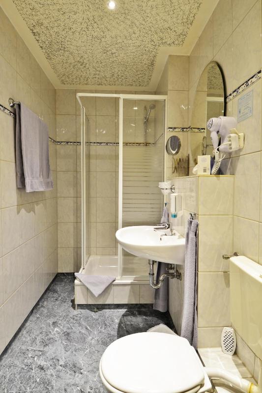 Double Room image 4