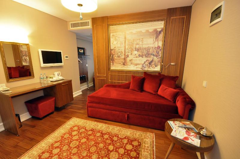 Connected Family Room (3 Adults + 1 Child) image 3