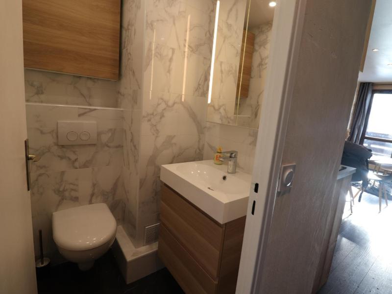 Studio lumineux rénové avec balcon - Proche pistes - FR-1-502-443 - image 4