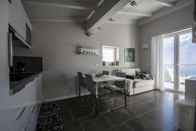 One-Bedroom Apartment 6 with Lake View - Annex image 2