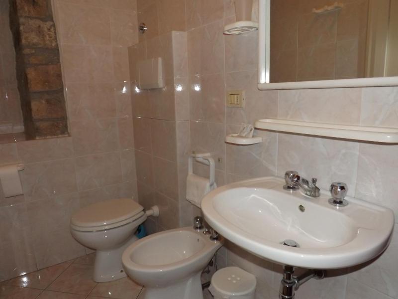 Triple Room image 2