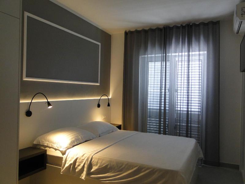 Double Room image 3