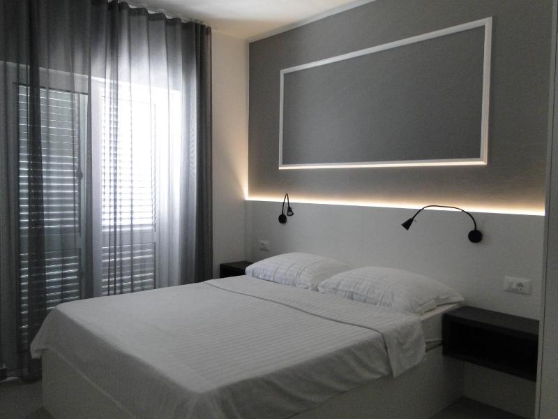 Double Room image 4