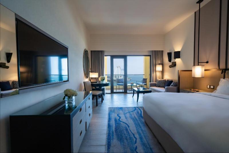 Sea Front View Room with Balcony - King Bed  image 3