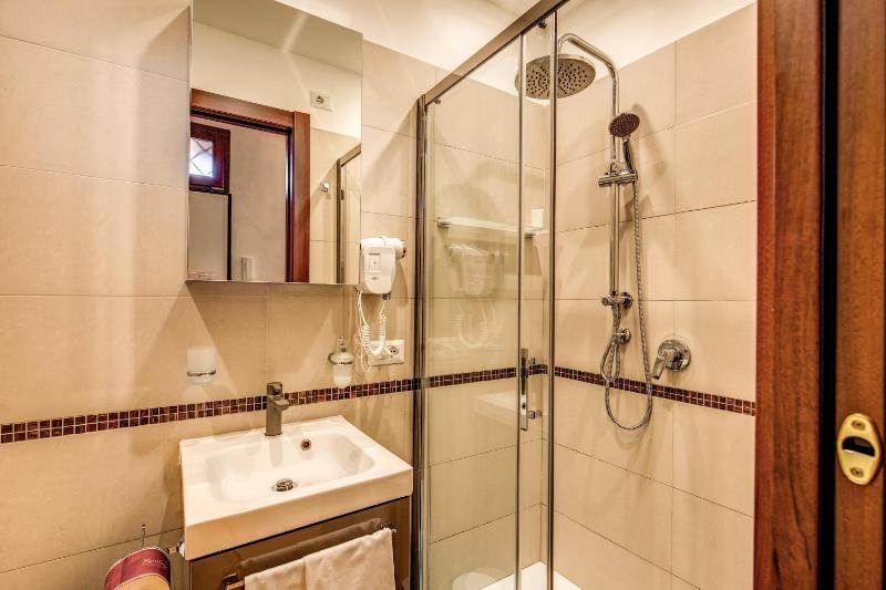One-Bedroom Apartment image 2