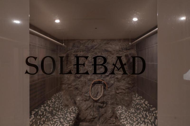 Double Room with Balcony image 4