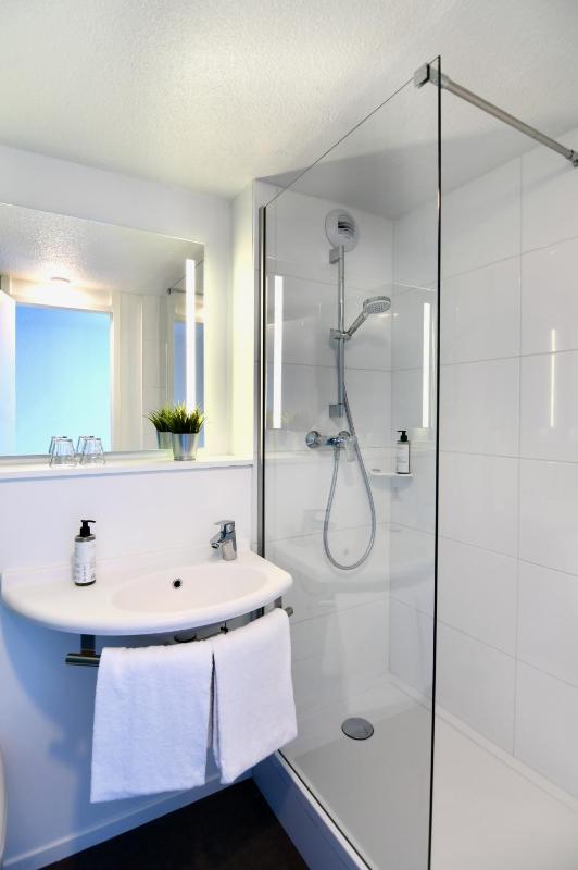 Twin Room image 3