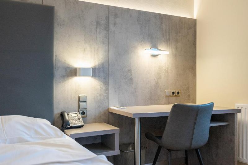 Basic Triple Room image 3