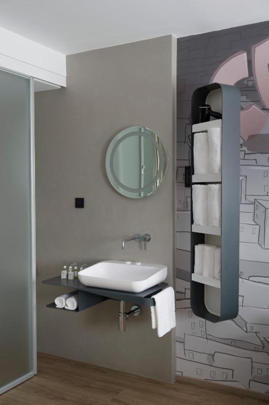 Superior Double Room With Castle View image 3