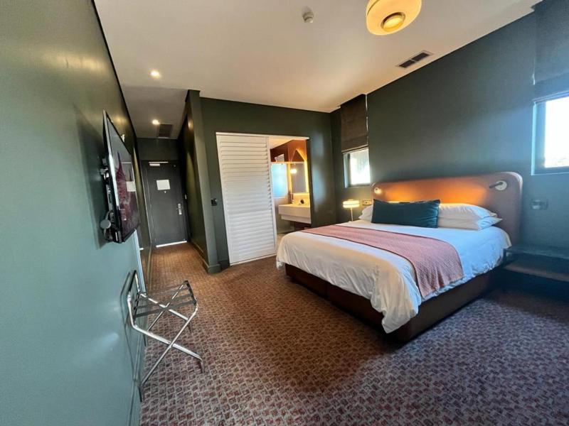 Home Suite Hotels Rosebank - image 4