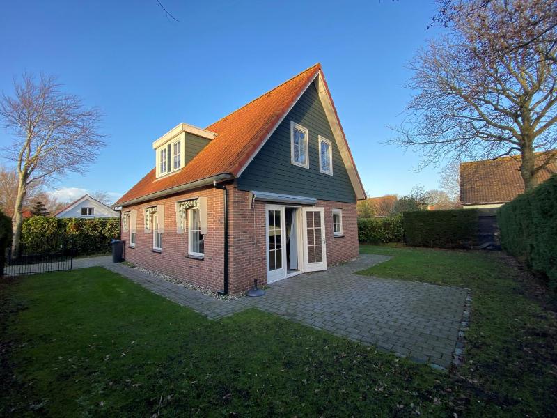 Deluxe Four-Bedroom Bungalow (8 adults) image 2
