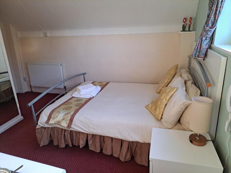 Double Room image 3