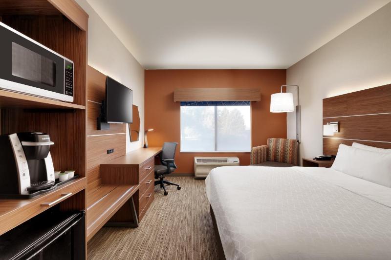 Standard King Room image 2