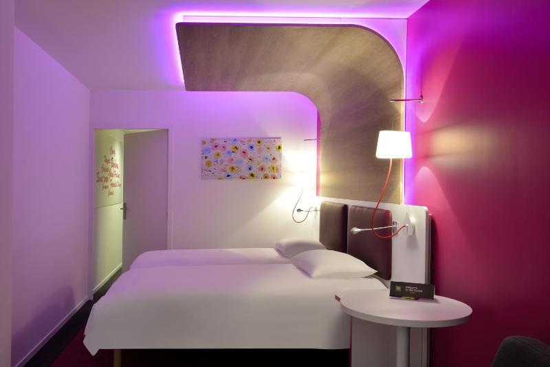 Standard Room with 2 Single Beds image 4