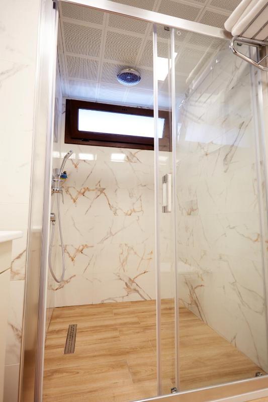 Standard Double or Twin Room image 3