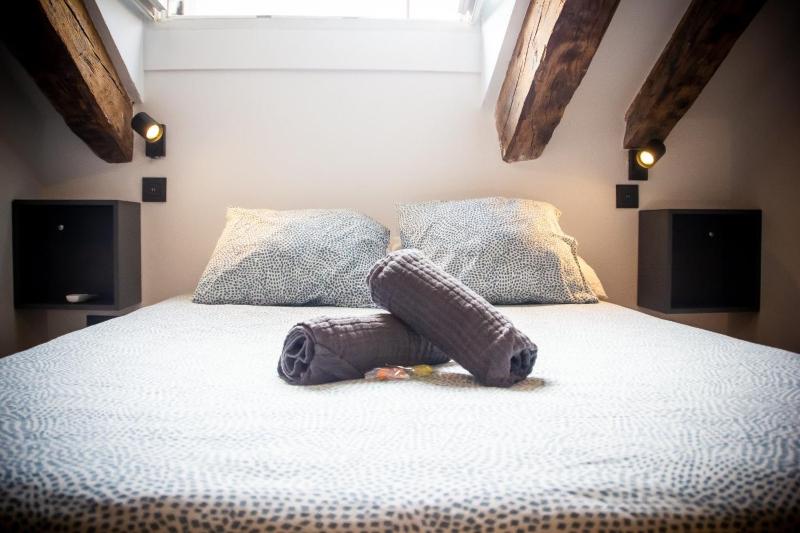 Double Room with Shared Bathroom image 1