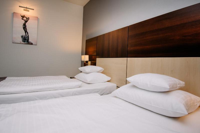 Double Room with Two Single Beds image 1