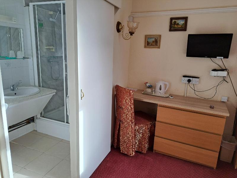 Single Room image 4