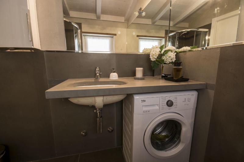 One-Bedroom Apartment 6 with Lake View - Annex image 3