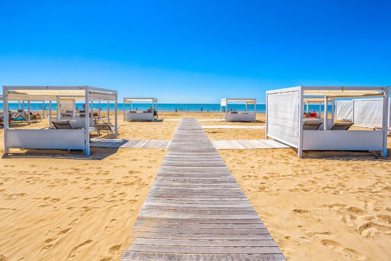 Bosco Canoro Bibione Resort - image 1
