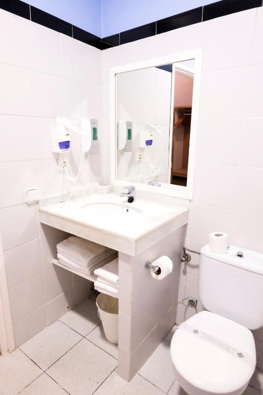 Superior Double or Twin Room with Sea View image 2
