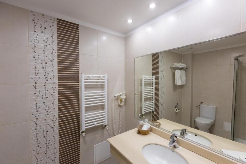 Superior Twin Room image 4