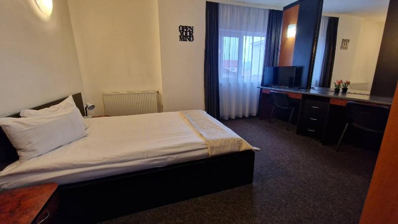 Double Room with Private Bathroom image 3