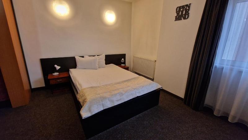 Double Room with Private Bathroom image 1