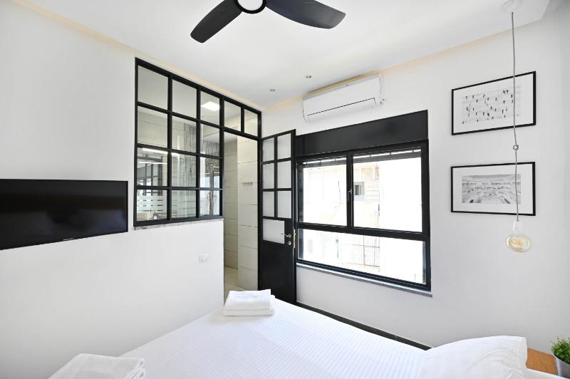 Designer 2BR in Rembrandt street by HolyGuest - image 11