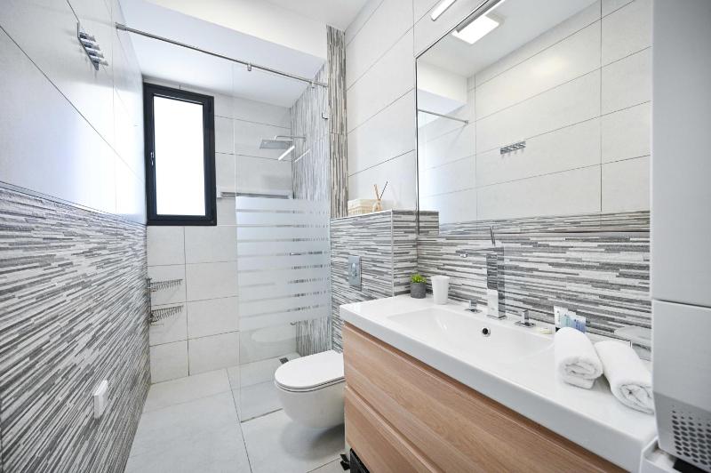 Designer 2BR in Rembrandt street by HolyGuest - image 8
