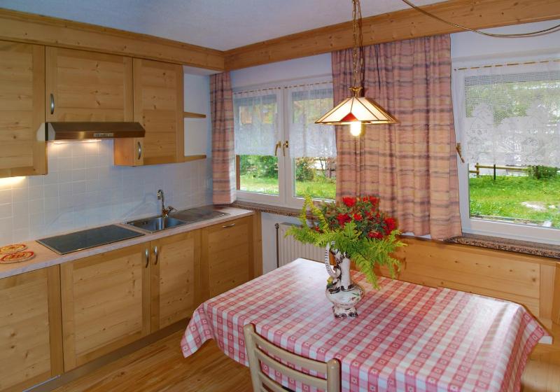 Superior One-Bedroom Apartment image 3