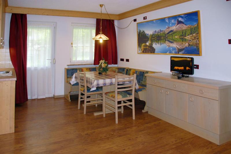 Superior One-Bedroom Apartment image 2