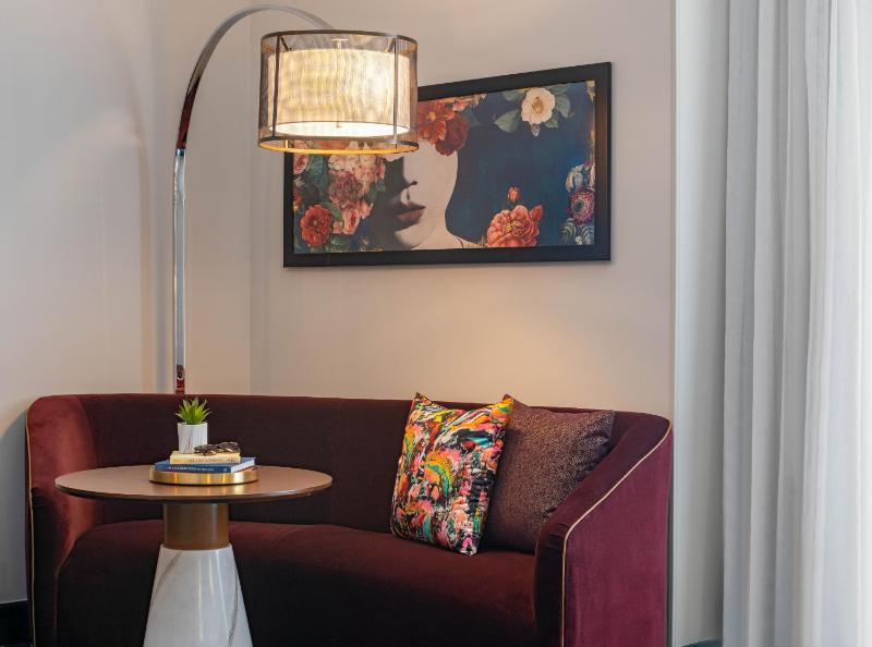 King Room with Accessible Tub - Disability Access image 4