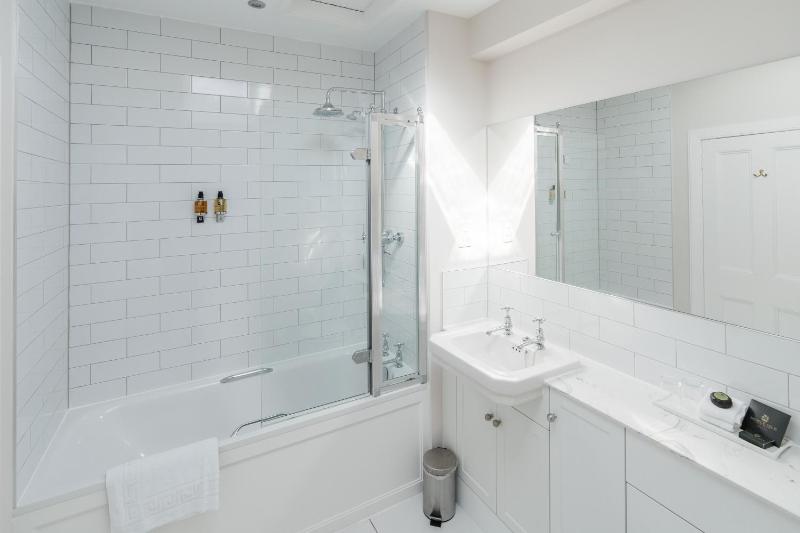 Standard Double/Twin Room image 2