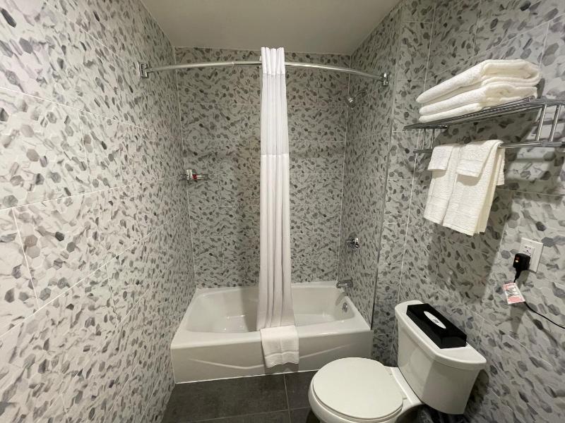 Double Room with Two Double Beds - Non-Smoking image 3