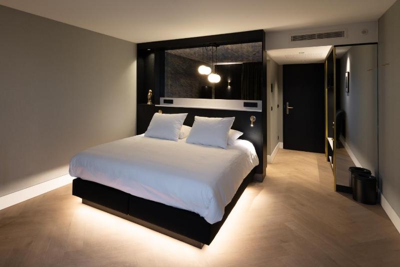Deluxe Double Room image 4