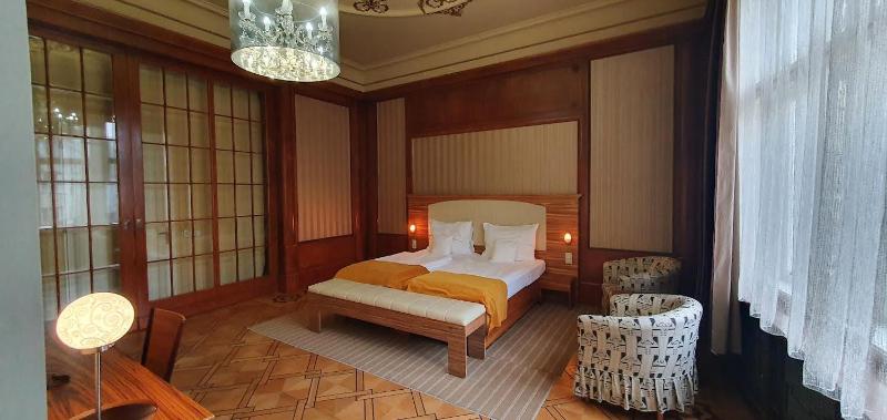 Deluxe Suite image 4