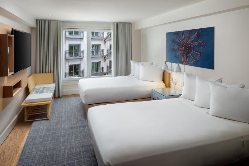Deluxe Double Room with Interior View image 3