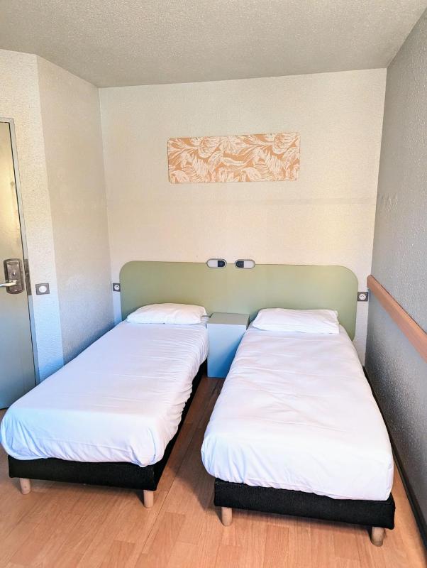 Twin Room image 1