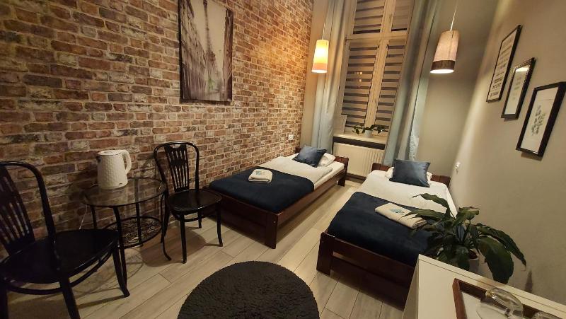 Twin Room with Private Bathroom image 3