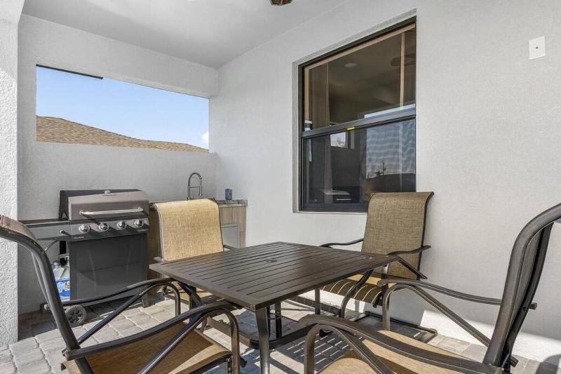 Waterfront getaway FREE heated saltwater pool! - image 20